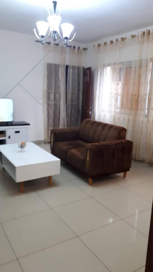 Signorile Jo 2 Apartment Yaounde Bagian luar foto
