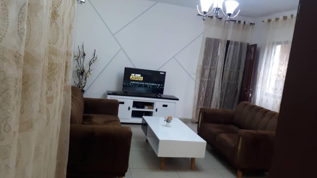 Signorile Jo 2 Apartment Yaounde Bagian luar foto