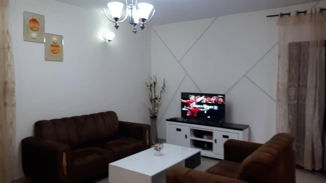 Signorile Jo 2 Apartment Yaounde Bagian luar foto